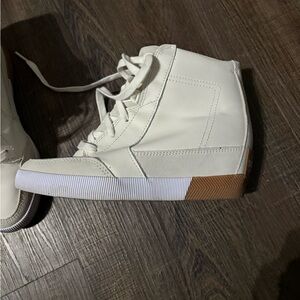 Sorel White High-Top Shoes